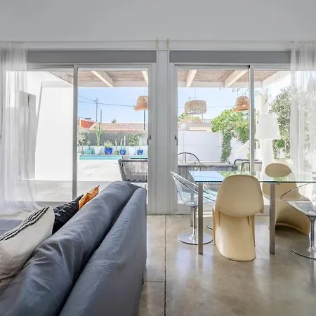Paloma With Private Pool, Located 350m To The Sea And Tram Station! Holiday home *