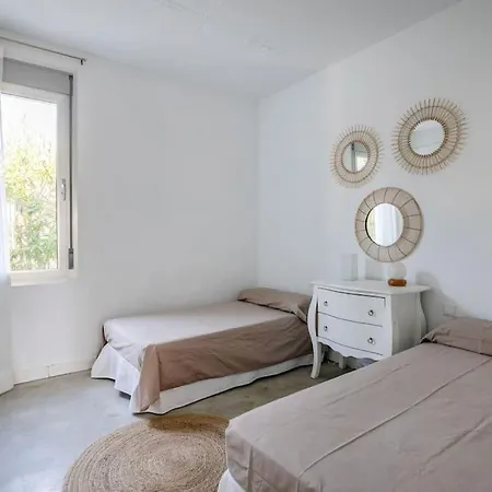 Holiday home Paloma With Private Pool, Located 350m To The Sea And Tram Station!